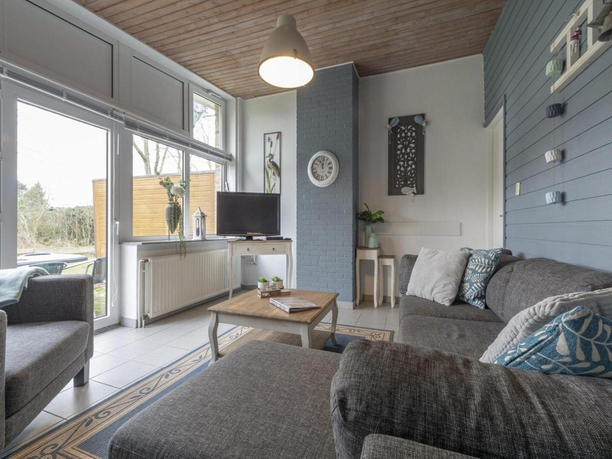 Stylish Beachside Bungalow With Patio Sint Maartensvlotbrug Экстерьер фото