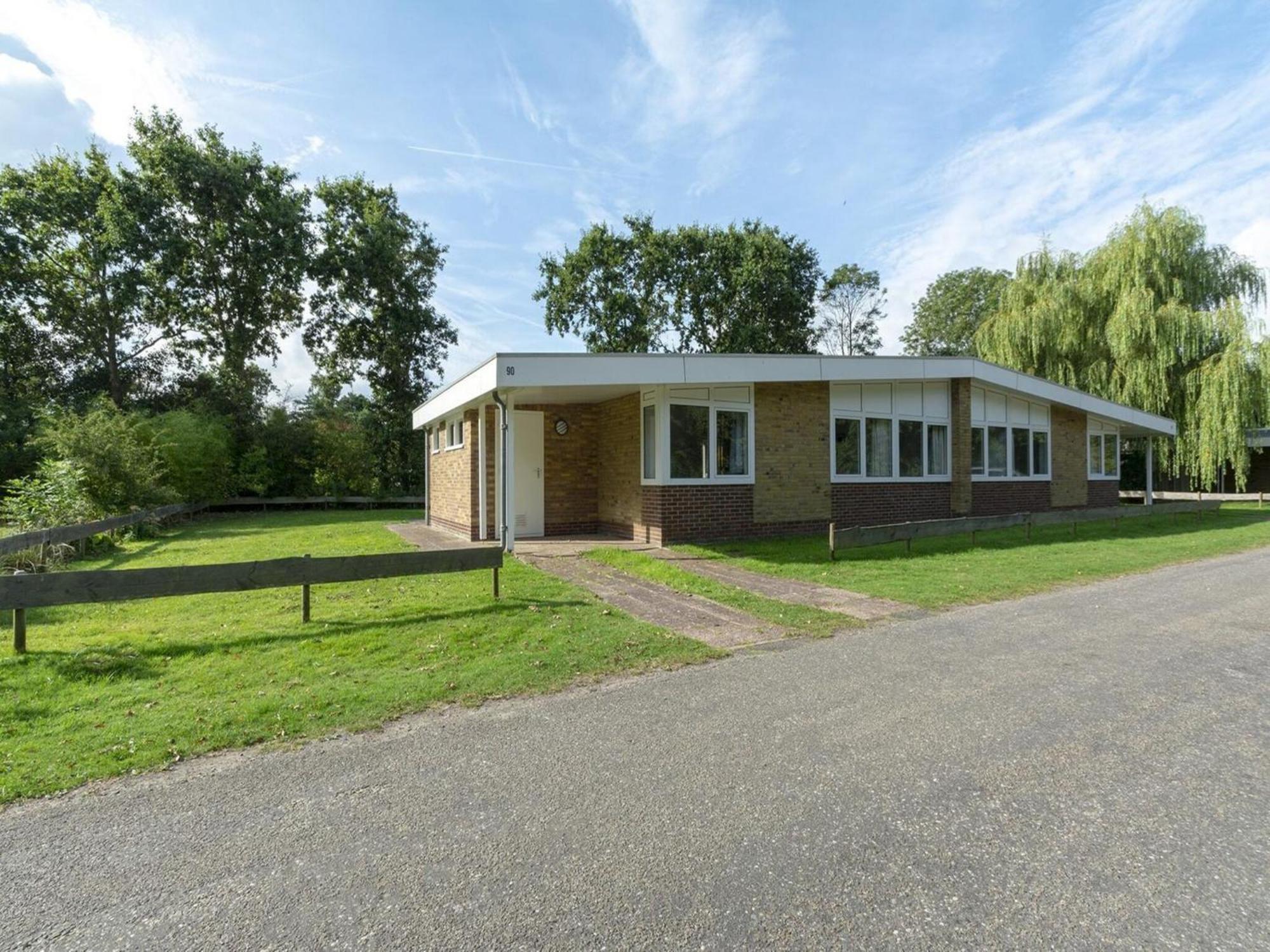 Stylish Beachside Bungalow With Patio Sint Maartensvlotbrug Экстерьер фото