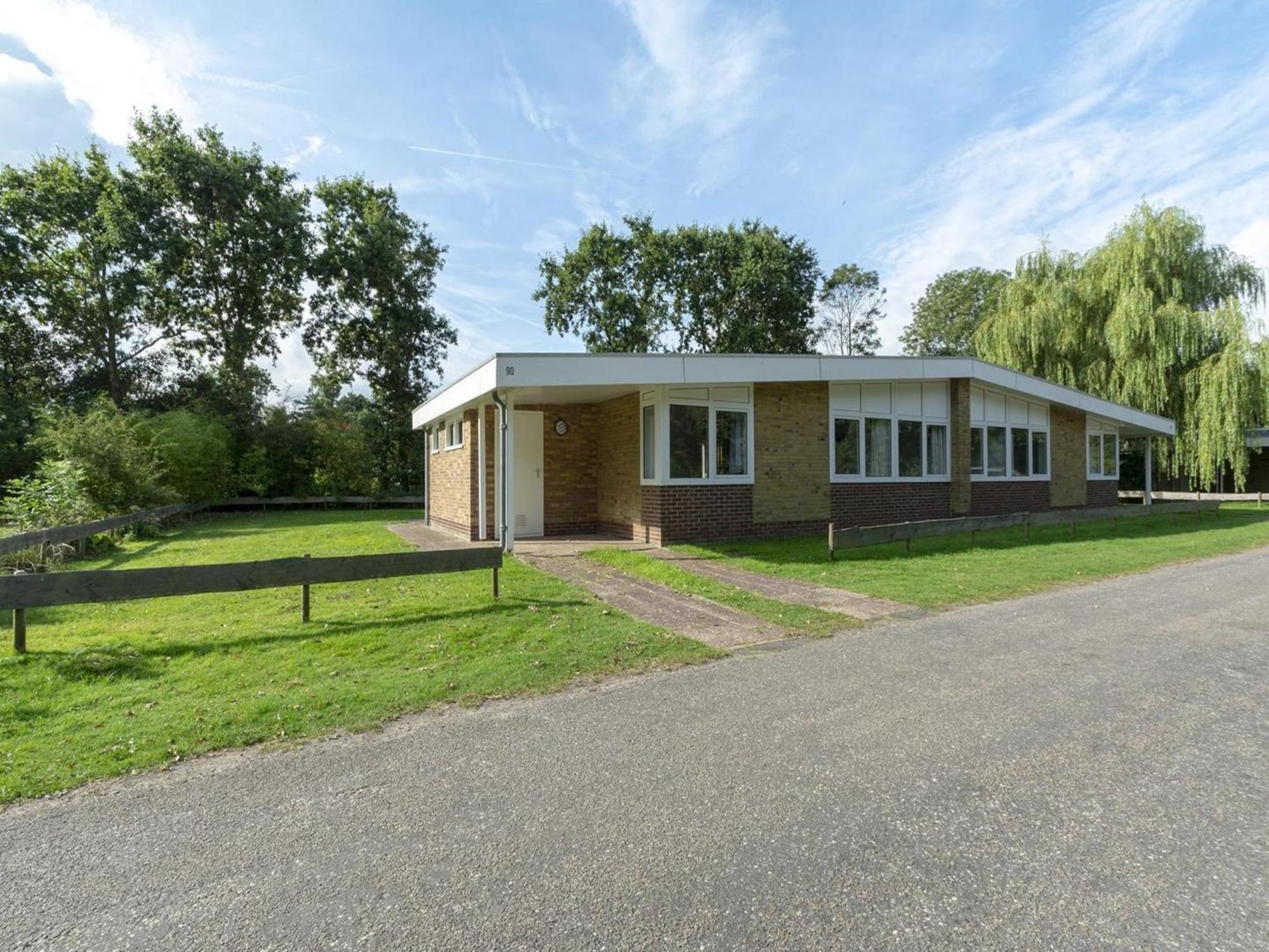Stylish Beachside Bungalow With Patio Sint Maartensvlotbrug Экстерьер фото